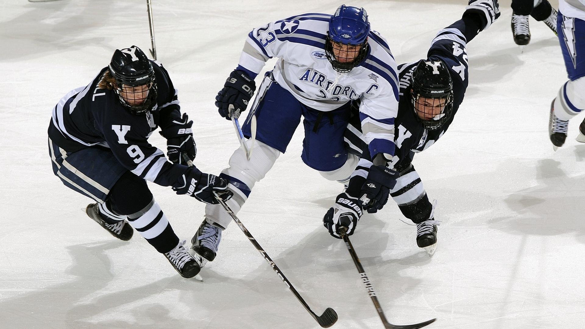 核心中场持续发力成为进攻与防守之间的重要桥梁，中场核心穿几号